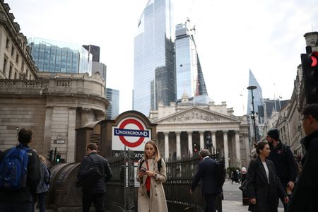 ロンドンの地下鉄職員が来月ストへ、賃金など交渉まとまらず