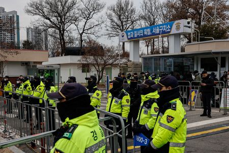 韓国大統領の逮捕状請求へ、17日の拘束期限控え当局　聴取拒否続く