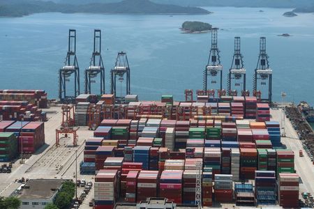 中国主要港、コロナ検査強化で混乱　貯蔵限界で貨物迂回も