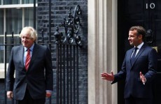 英首相、ＥＵ離脱後交渉の早期決着求める　仏大統領と対面会談