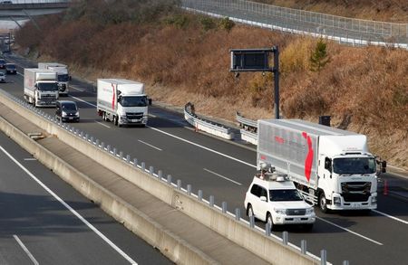 自動車の電化は不可欠、海外の環境規制しっかり注視＝加藤官房長官