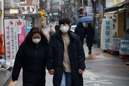 韓国、コロナ新規感染者3日連続で1000人超