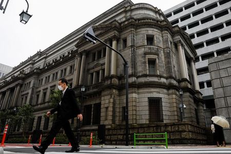 日銀が政策「点検」へ、効果と持続性高める手法模索