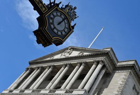 英中銀が政策据え置き、景気回復の兆しあるが先行き不透明