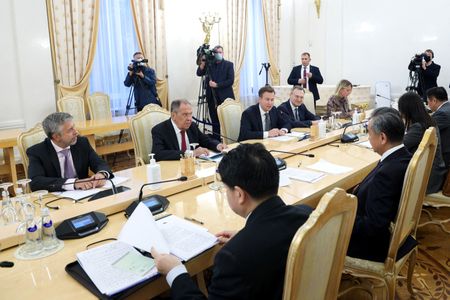 中ロ外相会談、ウクライナ危機を協議　ロの利益考慮すべきと指摘