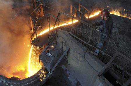 中国粗鋼生産、9月は前月比－5％　予想外に減少
