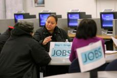 米新規失業保険申請、2万件増の24.3万件　予想以上の増加