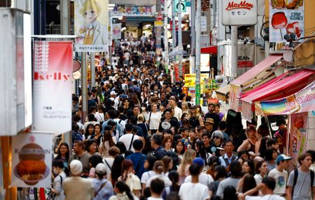 景気判断据え置き、倒産は「増勢鈍化」に上方修正＝9月月例経済報告