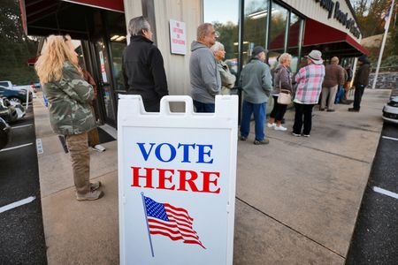 米大統領選激戦州ノースカロライナで期日前投票開始