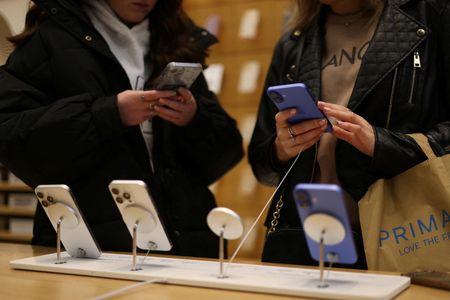 英小売売上高、9月は前月比＋0.3％　新型ｉＰｈｏｎｅが寄与