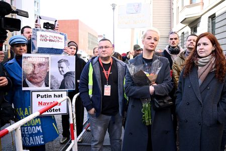 「反プーチン」行動で投票所に行列、ナワリヌイ氏支持者呼びかけ