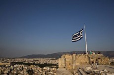 ギリシャ、銀行の不良債権削減支援に向け改革完了すべき＝ＥＣＢ