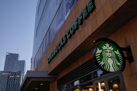 米スターバックス、米店舗従業員の給与を最低10％上げ＝社内メモ