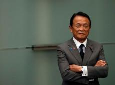 地銀再編を少なくとも強制しているわけでない＝麻生金融相