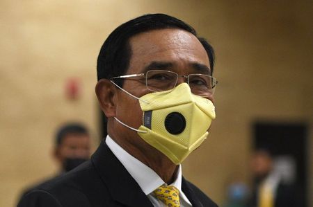 タイ首相、抗議者にあらゆる法律適用と表明