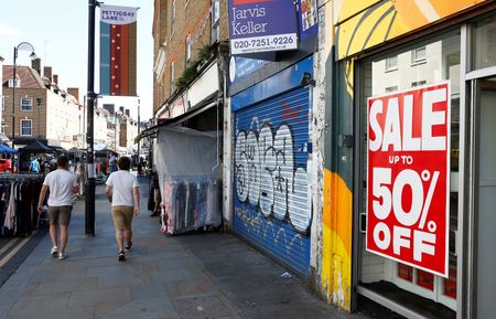 英小規模企業、約半分が金利上昇で影響　投資控えも＝調査