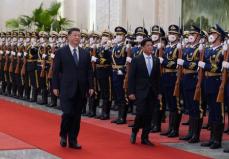 フィリピン大統領、中国の習主席と会談　南シナ海の緊張緩和模索