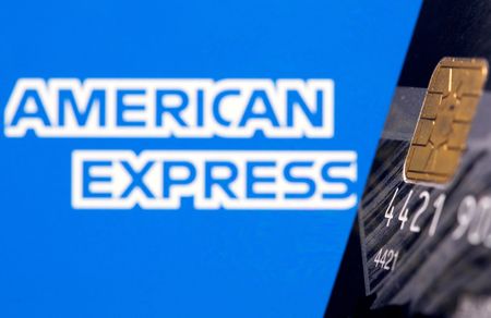 米アメックスがプラチナカード刷新で3500ドル追加特典、年会費