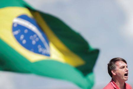 ブラジル大統領が封鎖を攻撃、支持者の集会で