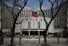 中国人民銀の金利据え置き、金融リスクへの警戒示唆