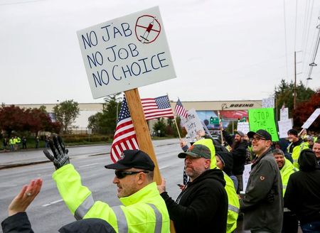 米各地でワクチン未接種者が失業危機、州や企業の義務化加速が背景