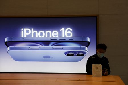 中国「独身の日」スマホ販売、アップル2桁減・ファーウェイ7％増