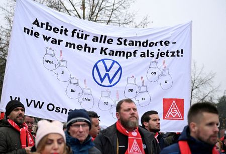 ＶＷ労使交渉が妥結、3.5万人削減へ　当面の工場閉鎖は見送り