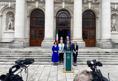 アイルランド首相が辞意表明、後任決定後に退陣