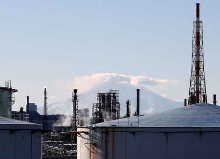 機械受注11月は前月比3.4％増、判断「持ち直しの動き」に上方修正