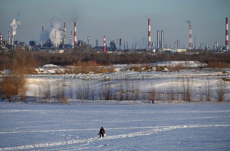 ロシアの燃料輸出、24年は約10％減　ウクライナの製油所攻撃などで