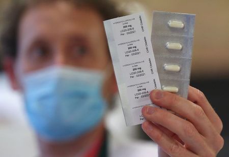 英医療従事者4万人、抗マラリア薬の効果を調査へ　新型コロナ巡り