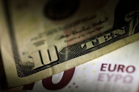 ドル小幅高、米中間の緊張の高まりで　ユーロ失速＝ＮＹ市場