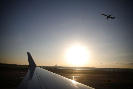 米の追加経済対策、航空会社への追加雇用支援は150億ドル＝関係筋