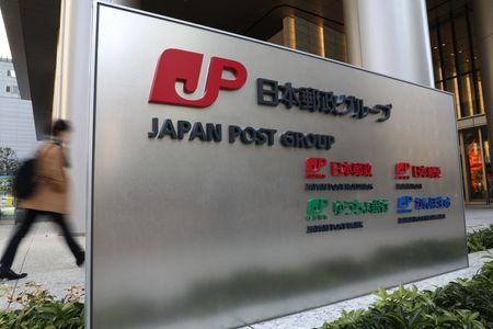 日本郵政がゆうちょ株を追加売却へ、年度内にも1兆円超＝関係筋