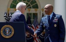 米上院、ブラウン氏の軍制服組トップ指名人事承認　黒人で2人目