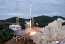 北朝鮮と韓国、偵察衛星を今月打ち上げへ　軍備競争が拡大