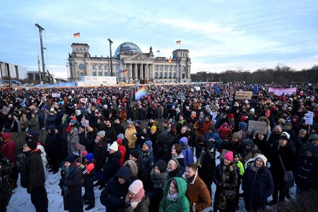 ドイツ、極右政党の移民政策に抗議広がる　数十万人がデモ