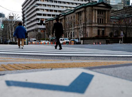 焦点：大規模緩和の爪痕、債券先物に支障のリスク　日銀は投機を警戒