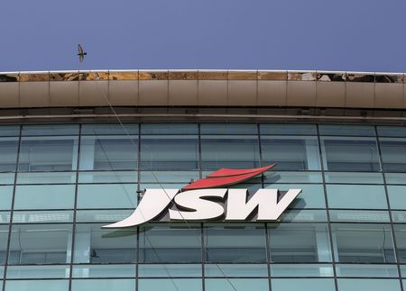 インド政府、中国製鉄鋼製品への暫定関税を検討＝ＪＳＷ会長