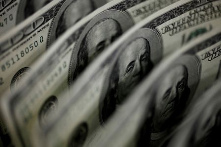 午後3時のドルはドル109円後半、小幅下落　米長期金利低下や株安で