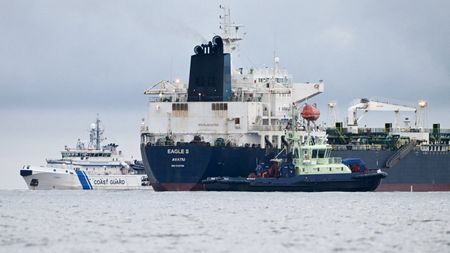 バルト海経由のロシア産石油輸出10％減、ＥＵ制裁で＝フィンランド国境警備隊