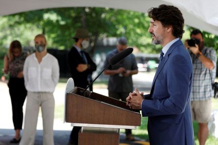 カナダ首相、国境の早期再開を否定　感染第2波を懸念