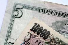 午後3時のドルは105円半ば、対ドル以外で円下落