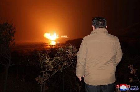 北朝鮮の偵察衛星任務開始へ、金総書記「敵情報入手へさらに投入」