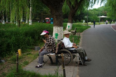 中国、退職年齢を段階的に引き上げへ　年金財政圧力の緩和狙う