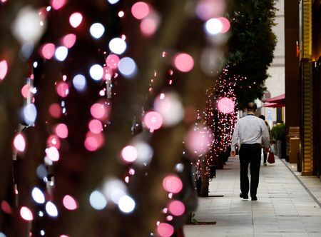 10月の全国消費者物価、電気補助金などで2カ月連続鈍化　基調は変わらず＝総務省