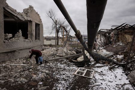 ウクライナ大統領、東部要衝の失陥重視せず　侵攻2年控え戦果強調