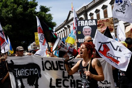 スペイン領カナリア諸島、数千人がオーバーツーリズムに抗議