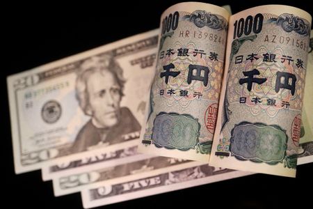 円が1ドル155円台に迫る、約34年ぶり安値　介入警戒感高まる