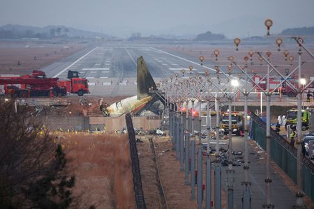 韓国、務安空港のコンクリート構造物撤去へ　旅客機事故受け